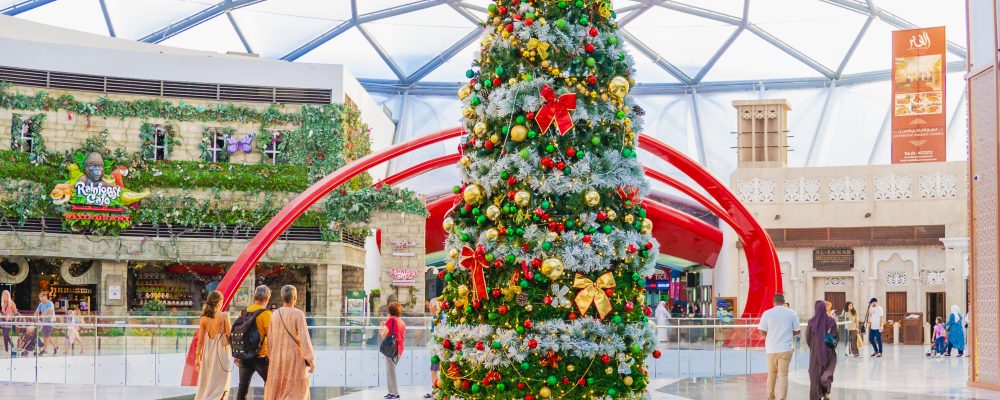 The Fountains At Yas Mall Celebrates The Holiday Season With A Spectacular Festive Tree