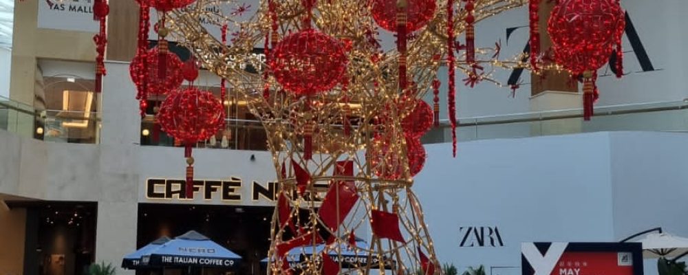 Yas Mall Showers Shoppers With Gifts In Celebration Of Chinese New Year